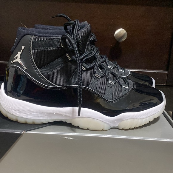 Jordan 11 jubilee, Jordan 4 thunder, Jordan 5 light ore wood brown. - Picture 3 of 8